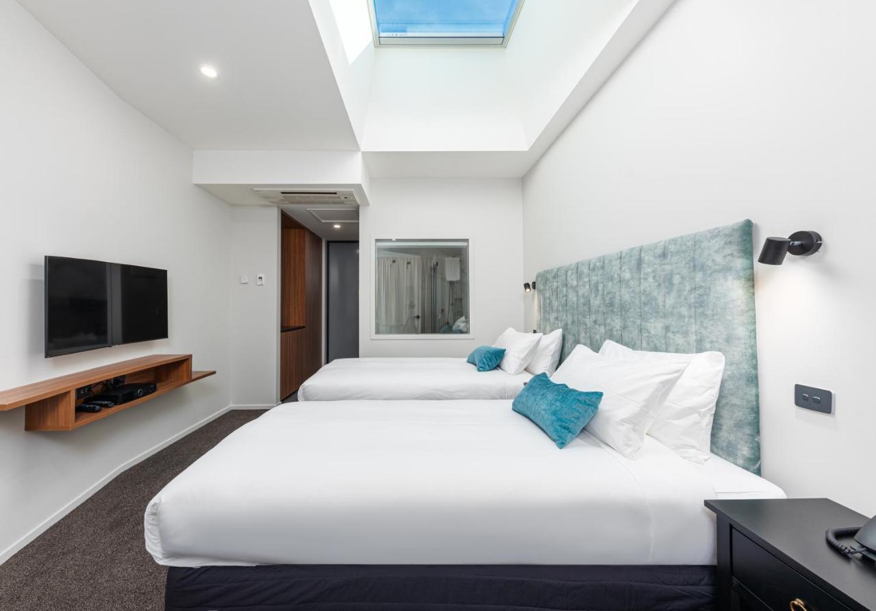 Galaxy Boutique Hotel Lake Tekapo Eksteriør bilde Skylight in a hotel room