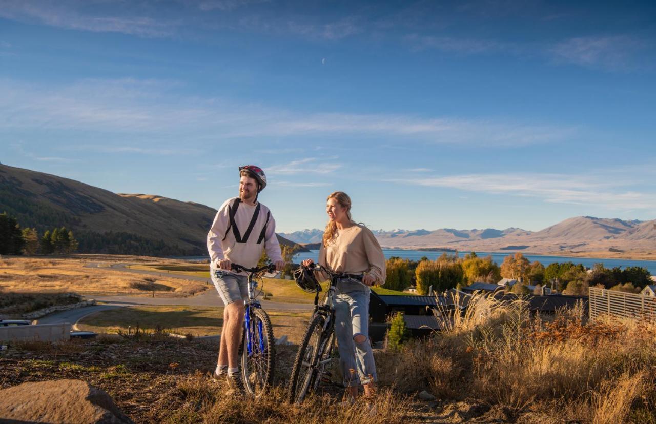 Galaxy Boutique Hotel Lake Tekapo Eksteriør bilde Biking at the lake